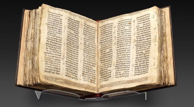 La biblia más antigua del mundo se subasta en 38.1 mdd 
